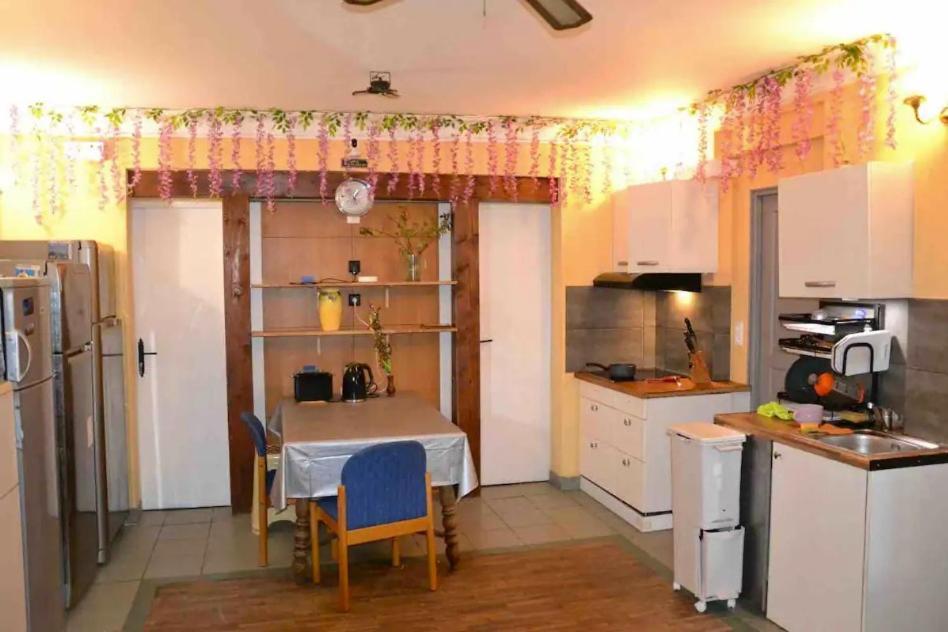 Leleka Hostel Esbly Экстерьер фото