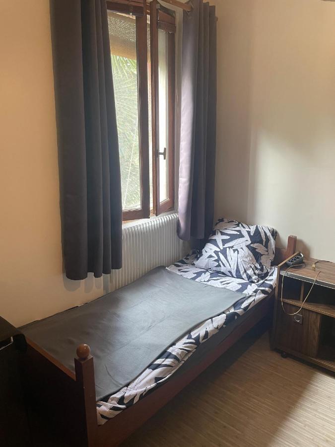 Leleka Hostel Esbly Экстерьер фото