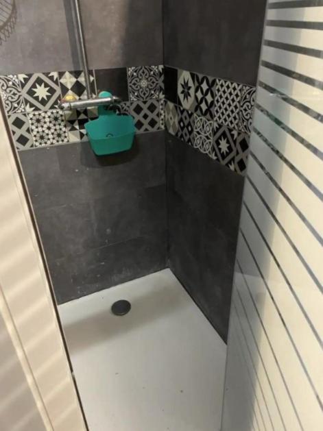 Leleka Hostel Esbly Экстерьер фото